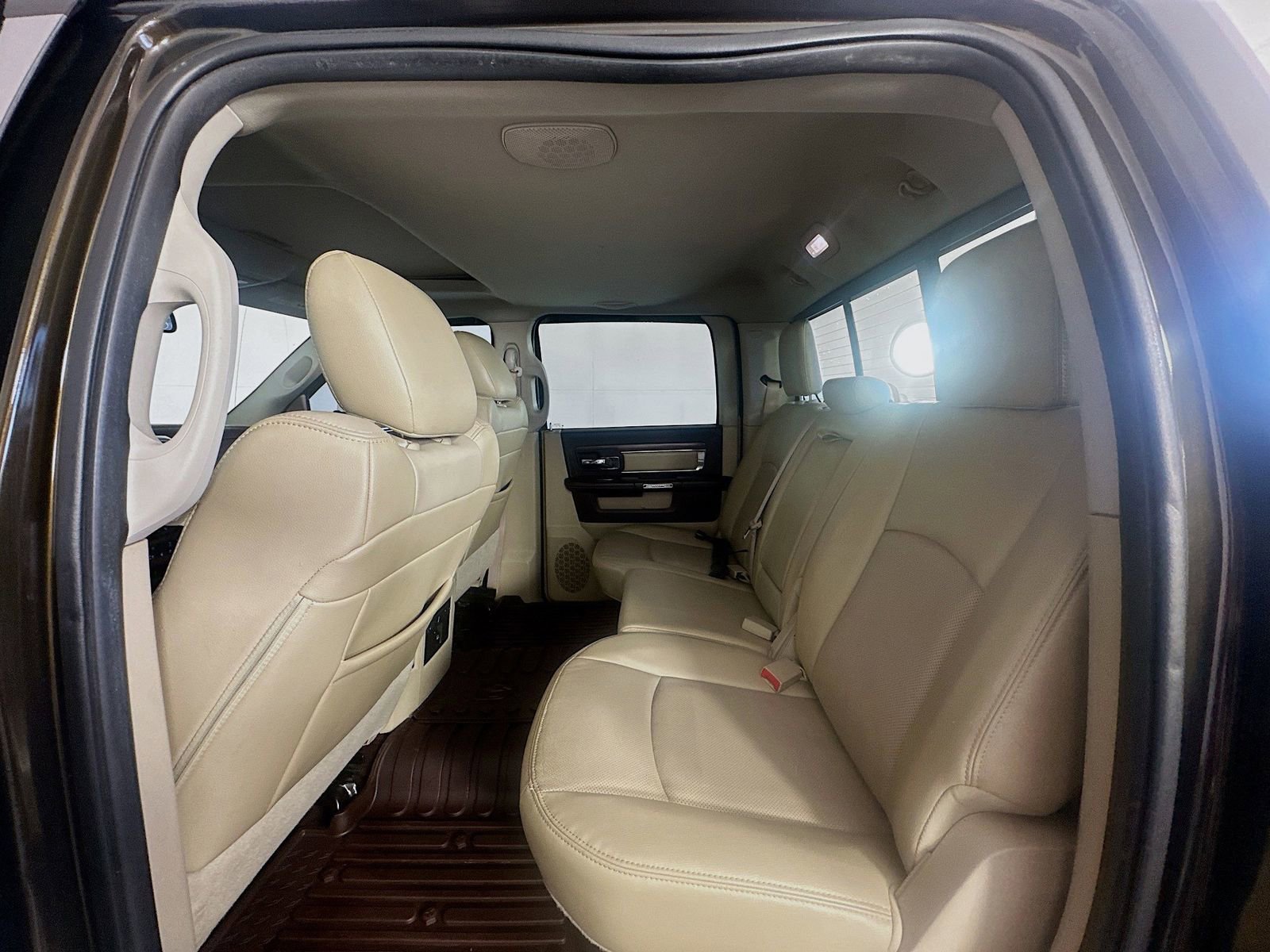 Used 2014 RAM 1500 Laramie w/ Convenience Group AWD/4WD image 26