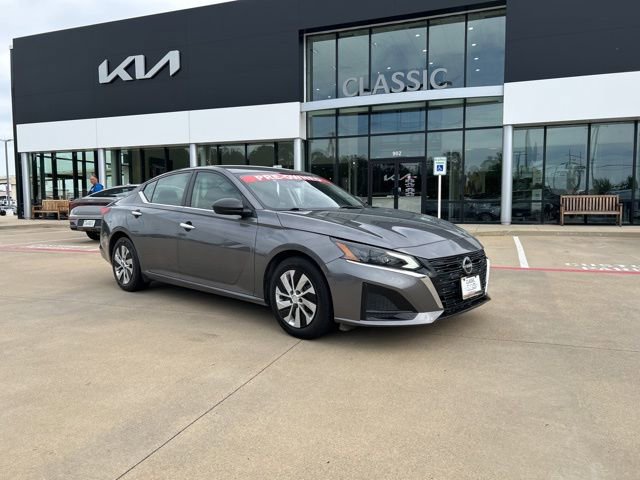 Used 2024 Nissan Altima 2.5 S FWD image 1