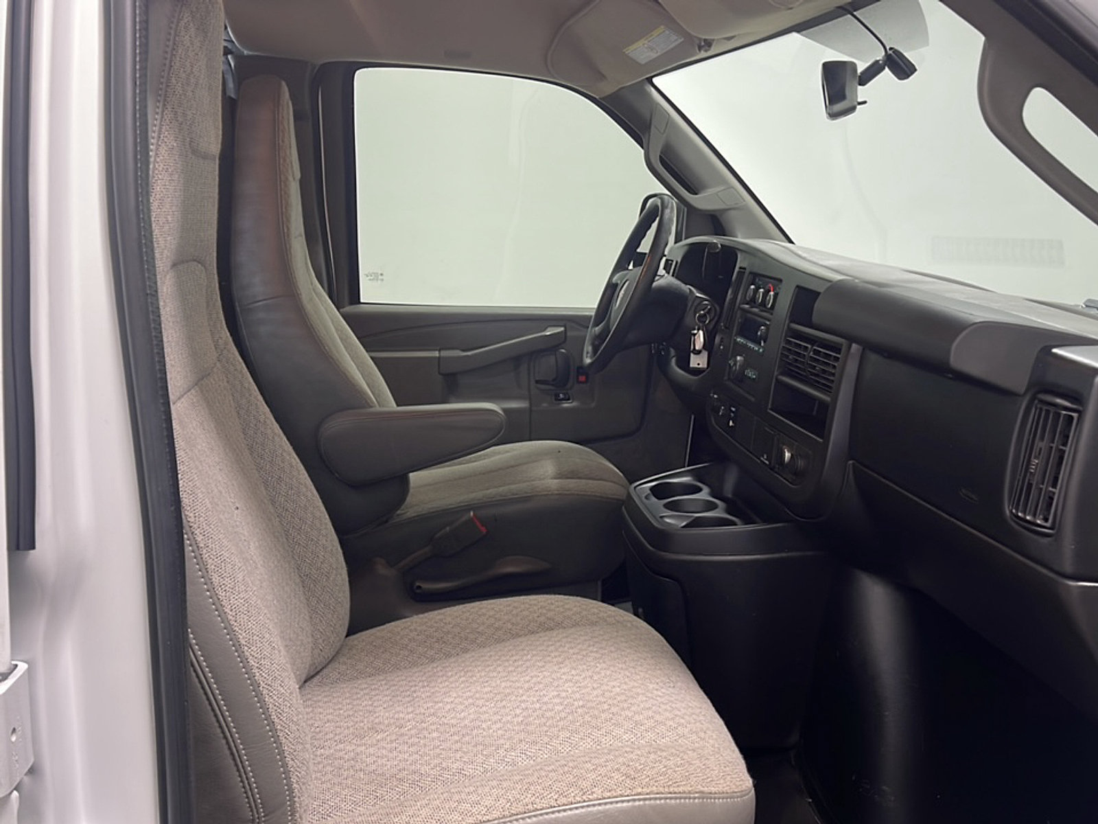 Used 2016 GMC Savana 2500 RWD image 17