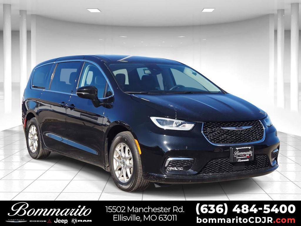 Used 2024 Chrysler Pacifica Touring-L