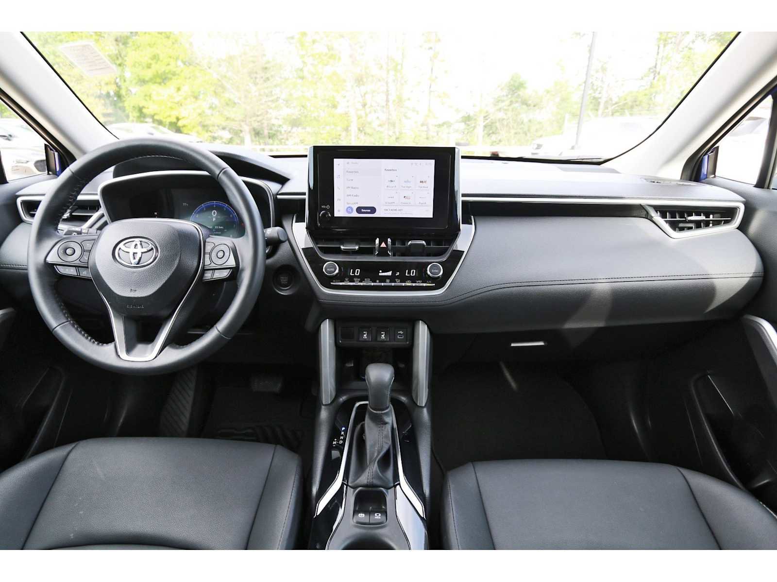 Used 2024 Toyota Corolla Cross XLE w/ Convenience Package image 7