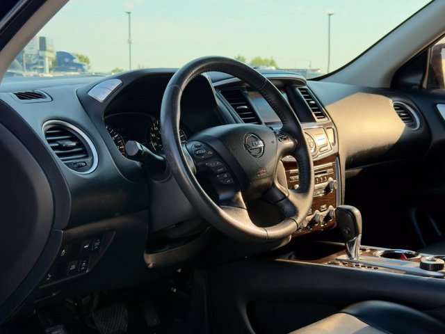 Used 2015 Nissan Pathfinder SL FWD image 10