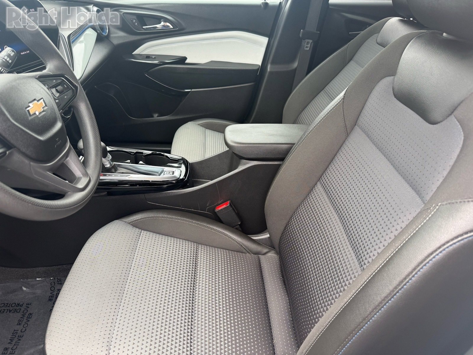 Used 2025 Chevrolet Trax LT image 12