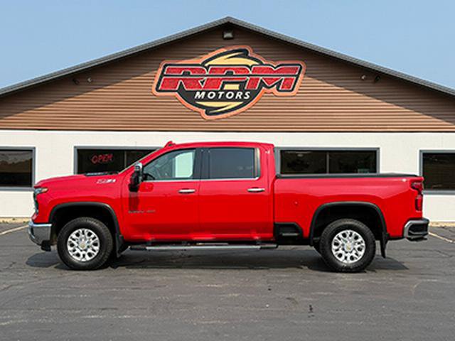 Used 2024 Chevrolet Silverado 2500 LTZ w/ LTZ Plus Package AWD/4WD image 5