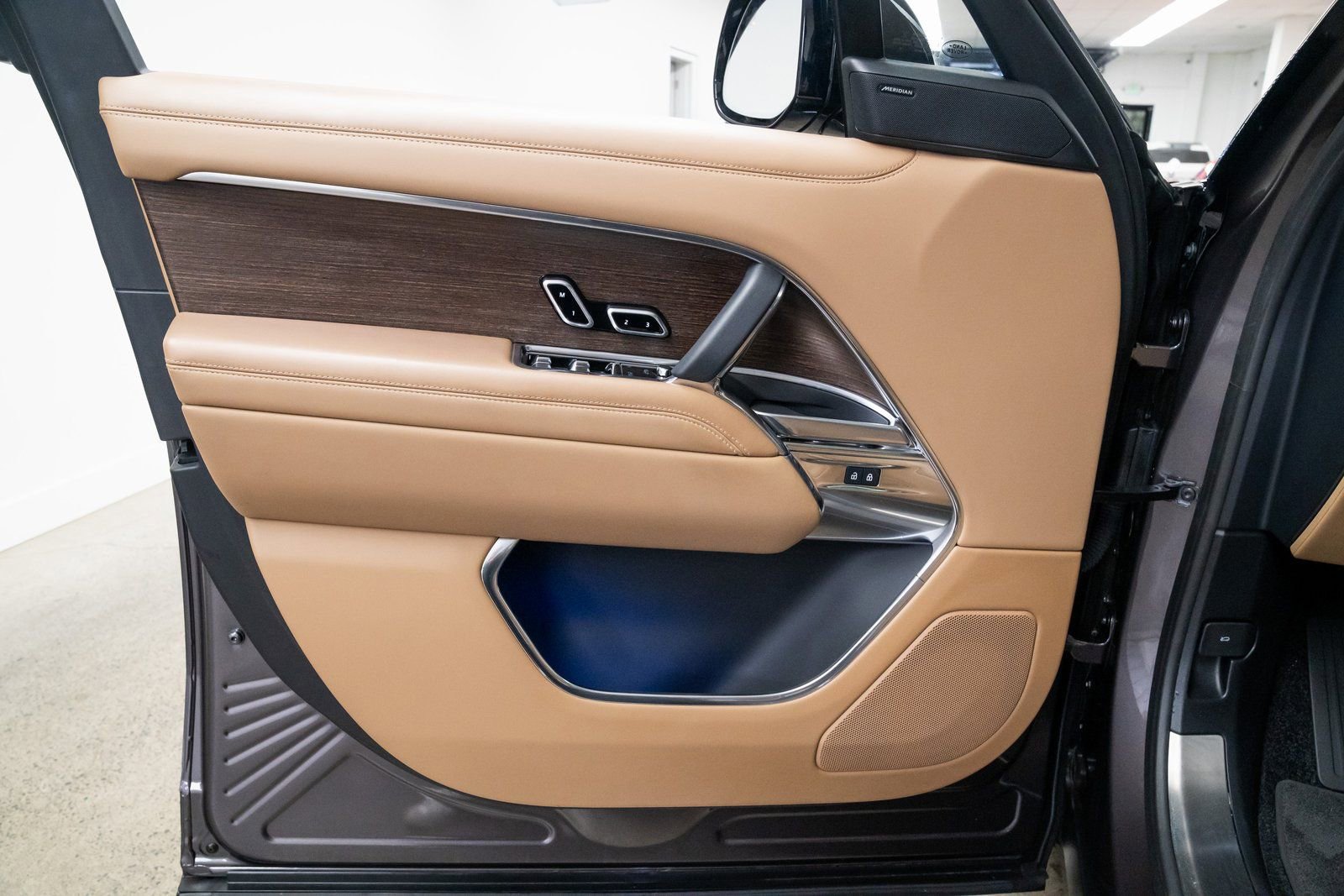 Used 2023 Land Rover Range Rover SE image 16