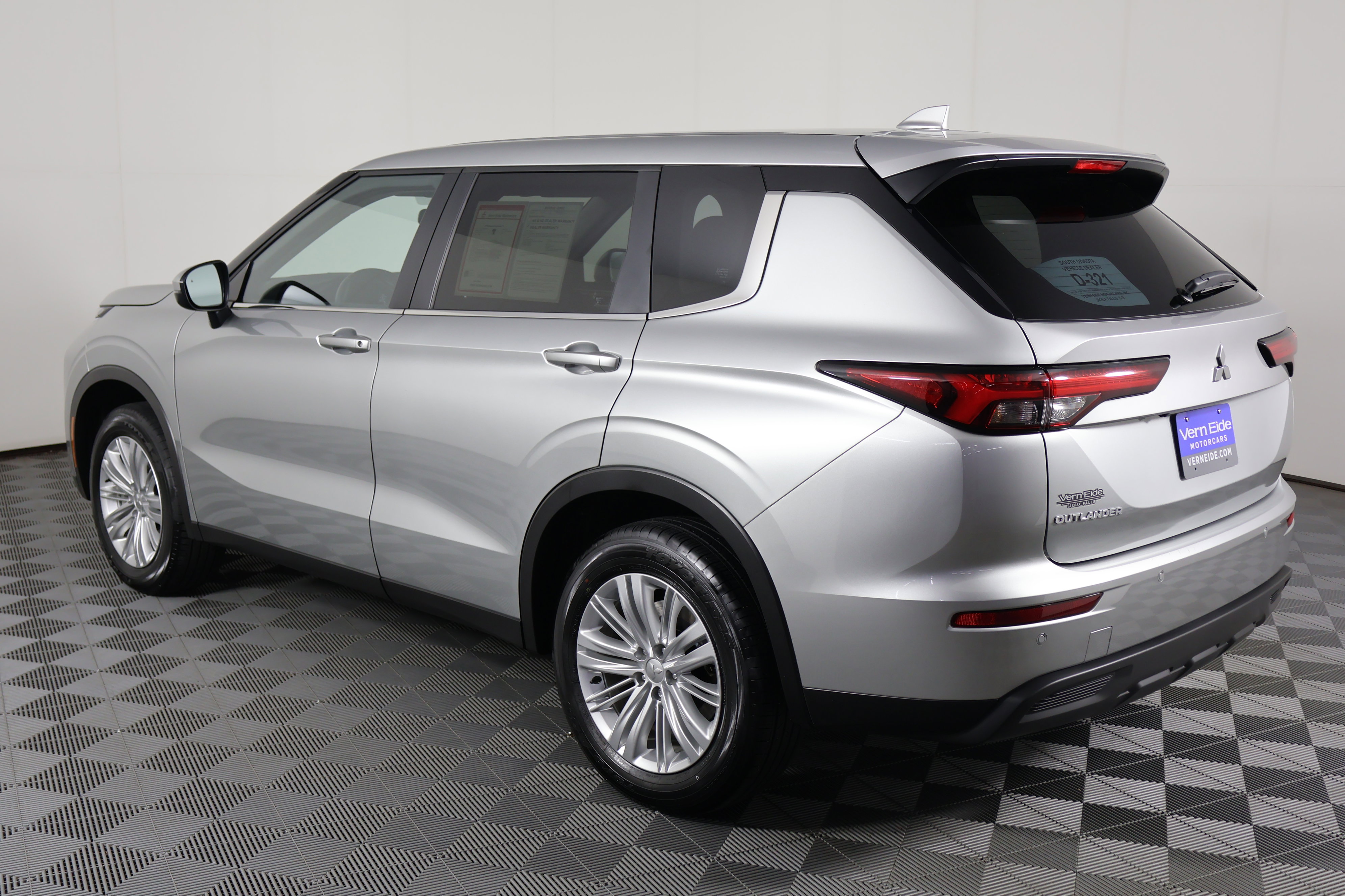 Used 2024 Mitsubishi Outlander ES image 8