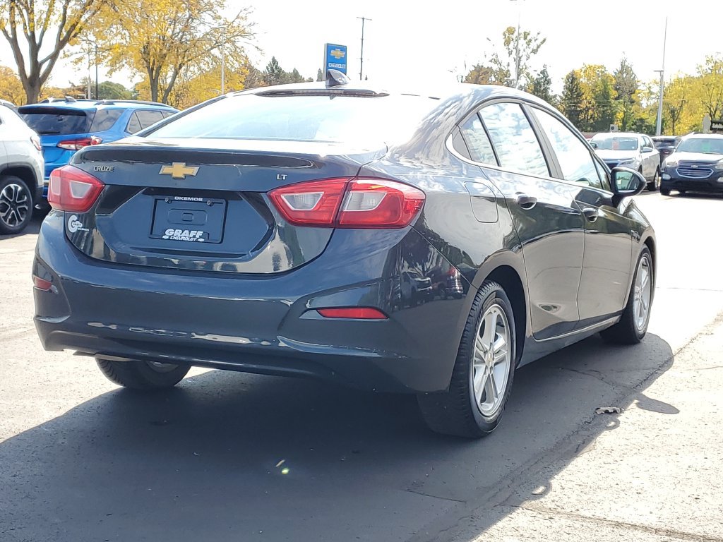 Used 2018 Chevrolet Cruze LT w/ Convenience Package FWD image 3