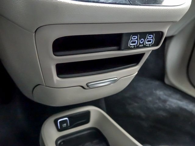 Used 2023 Chrysler Pacifica Touring-L FWD image 21