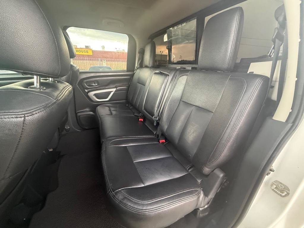 Used 2018 Nissan Titan SV RWD image 13