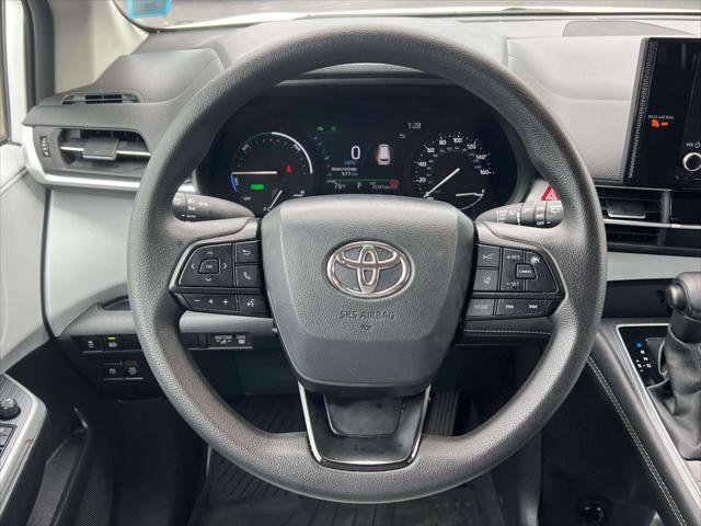 Certified 2025 Toyota Sienna LE image 16