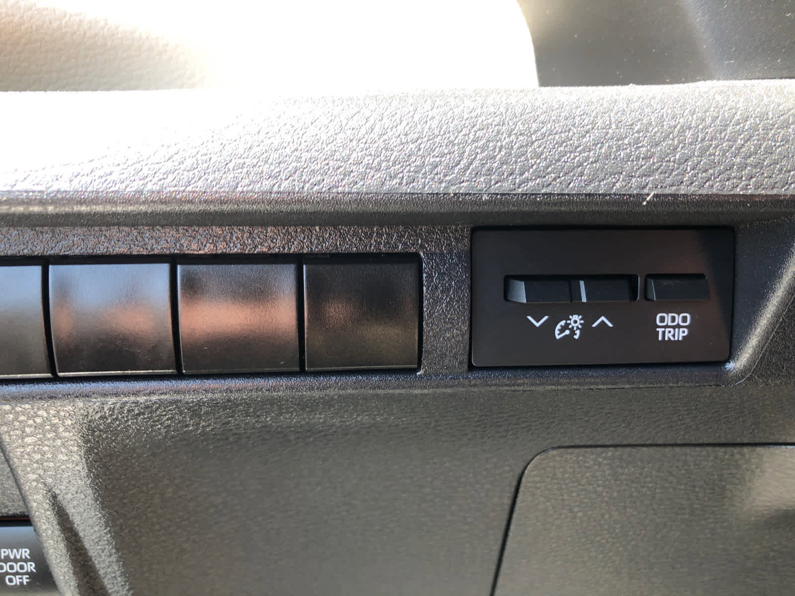 Used 2024 Toyota Sienna Limited image 11