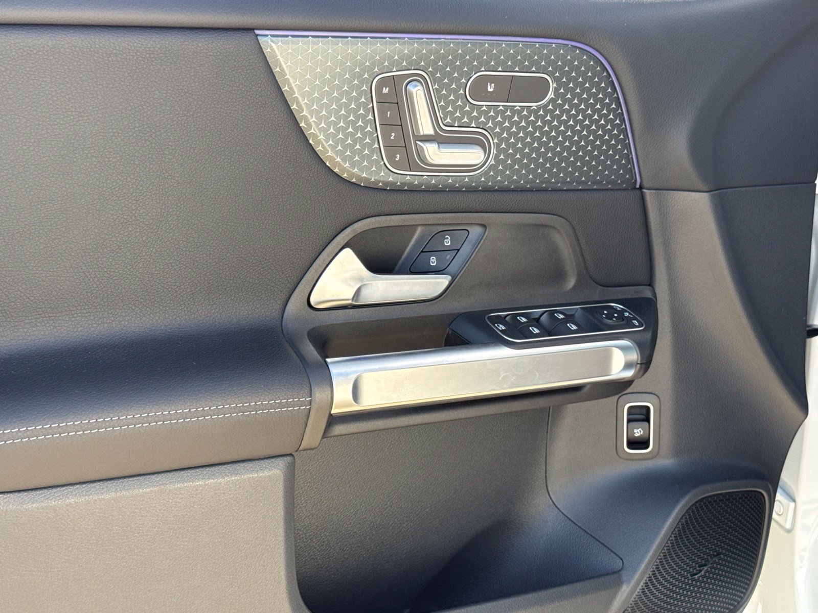 New 2026 Mercedes-Benz GLB 250 4MATIC image 15
