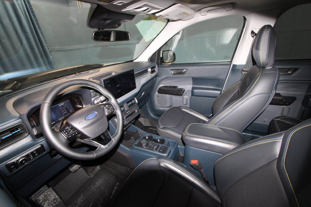 Used 2025 Ford Maverick Lobo AWD/4WD image 2
