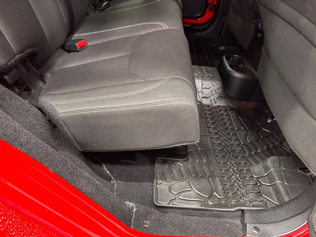 Used 2016 Jeep Wrangler Unlimited Sahara w/ Connectivity Group image 24