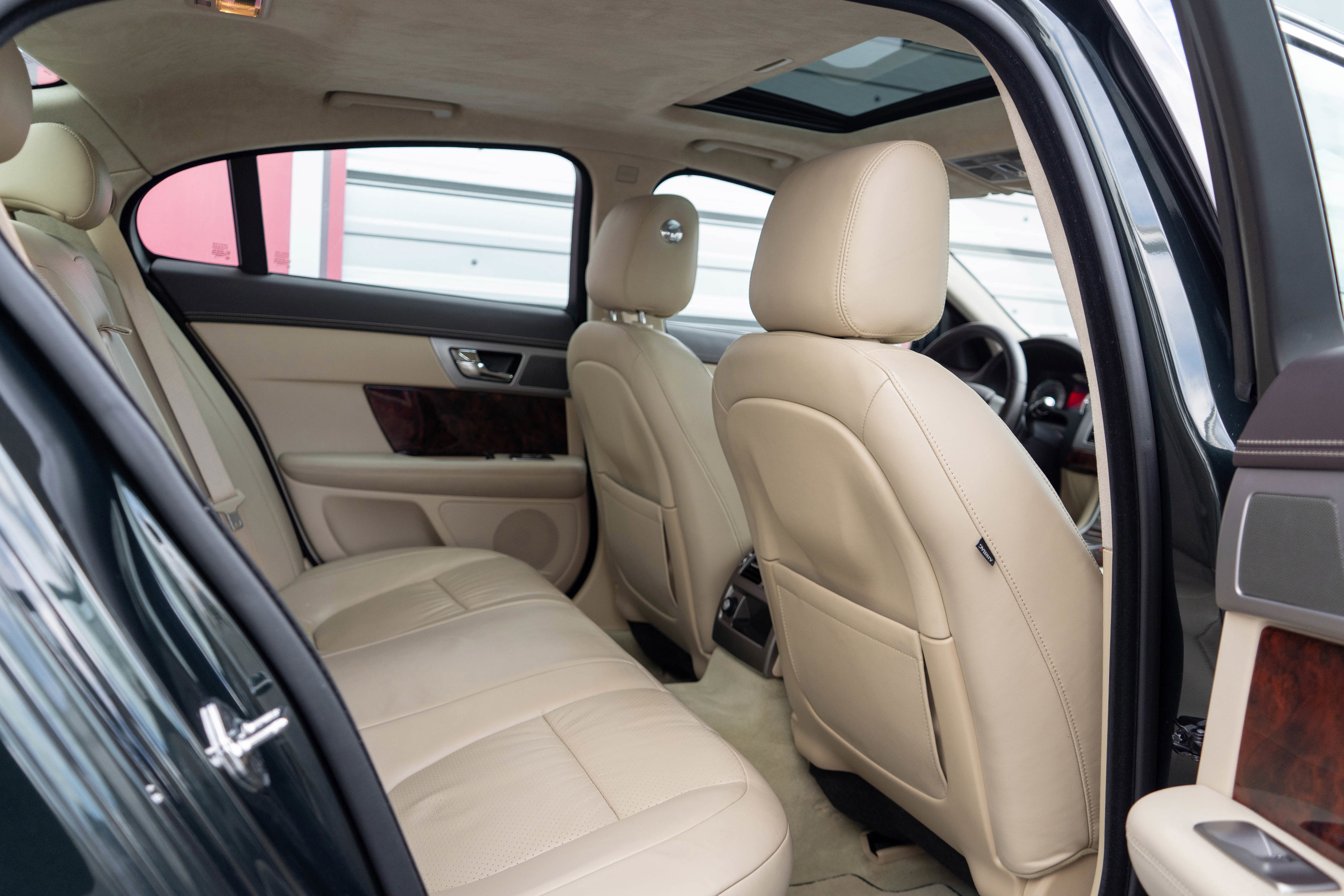 Used 2011 Jaguar XF Portfolio RWD image 32