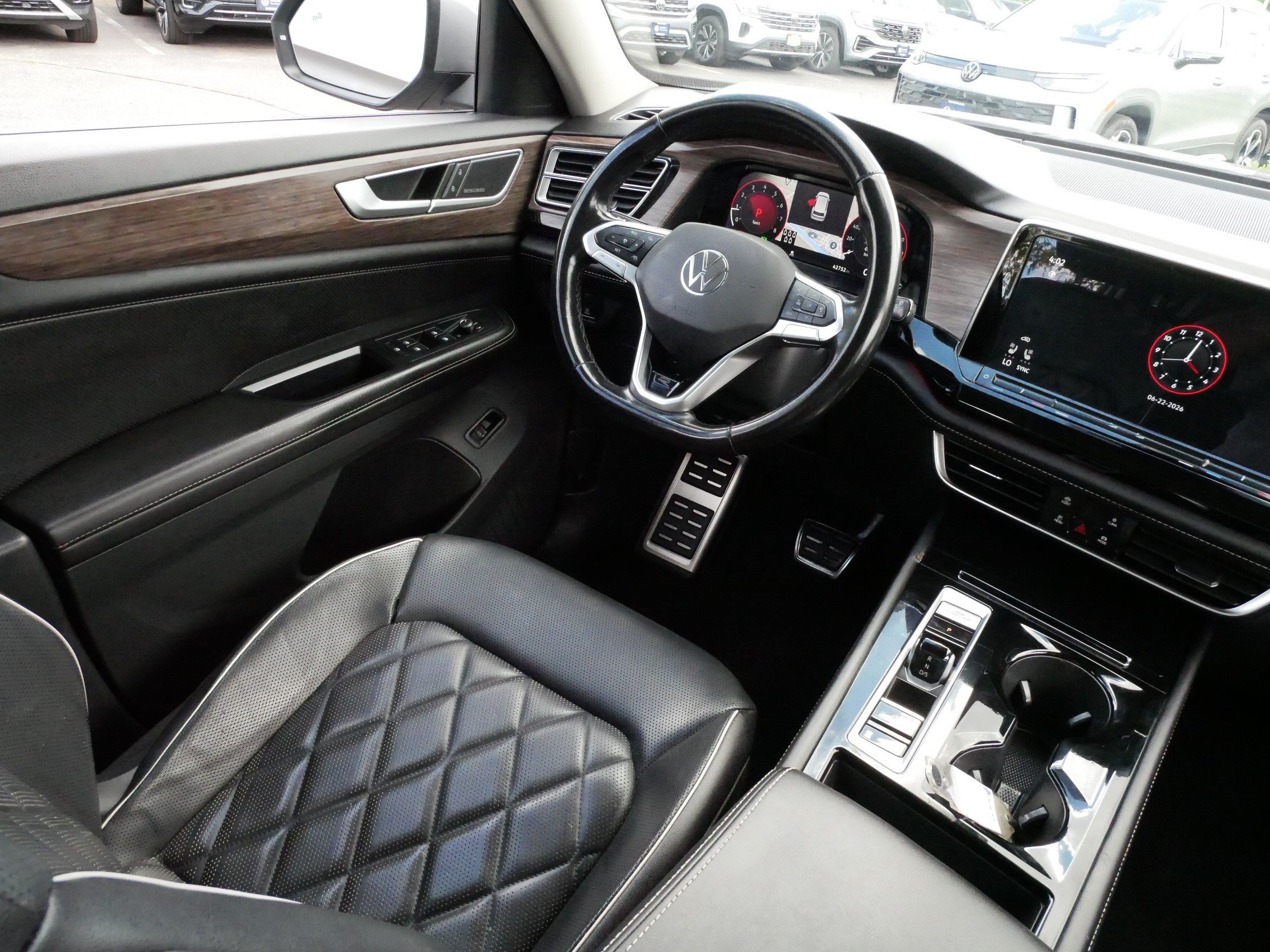 Used 2024 Volkswagen Atlas SEL Premium R-Line AWD/4WD image 9