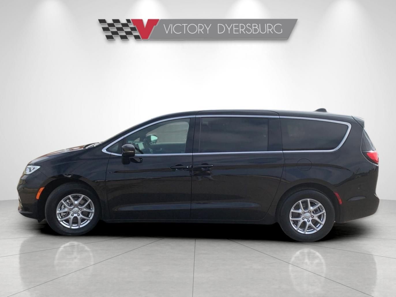 Used 2025 Chrysler Pacifica Select FWD image 5