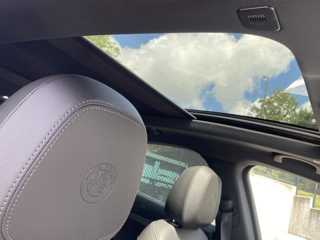 New 2025 Alfa Romeo Stelvio Sprint image 41