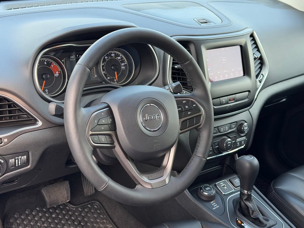 Used 2020 Jeep Cherokee Latitude Plus w/ Cold Weather Group AWD/4WD image 22