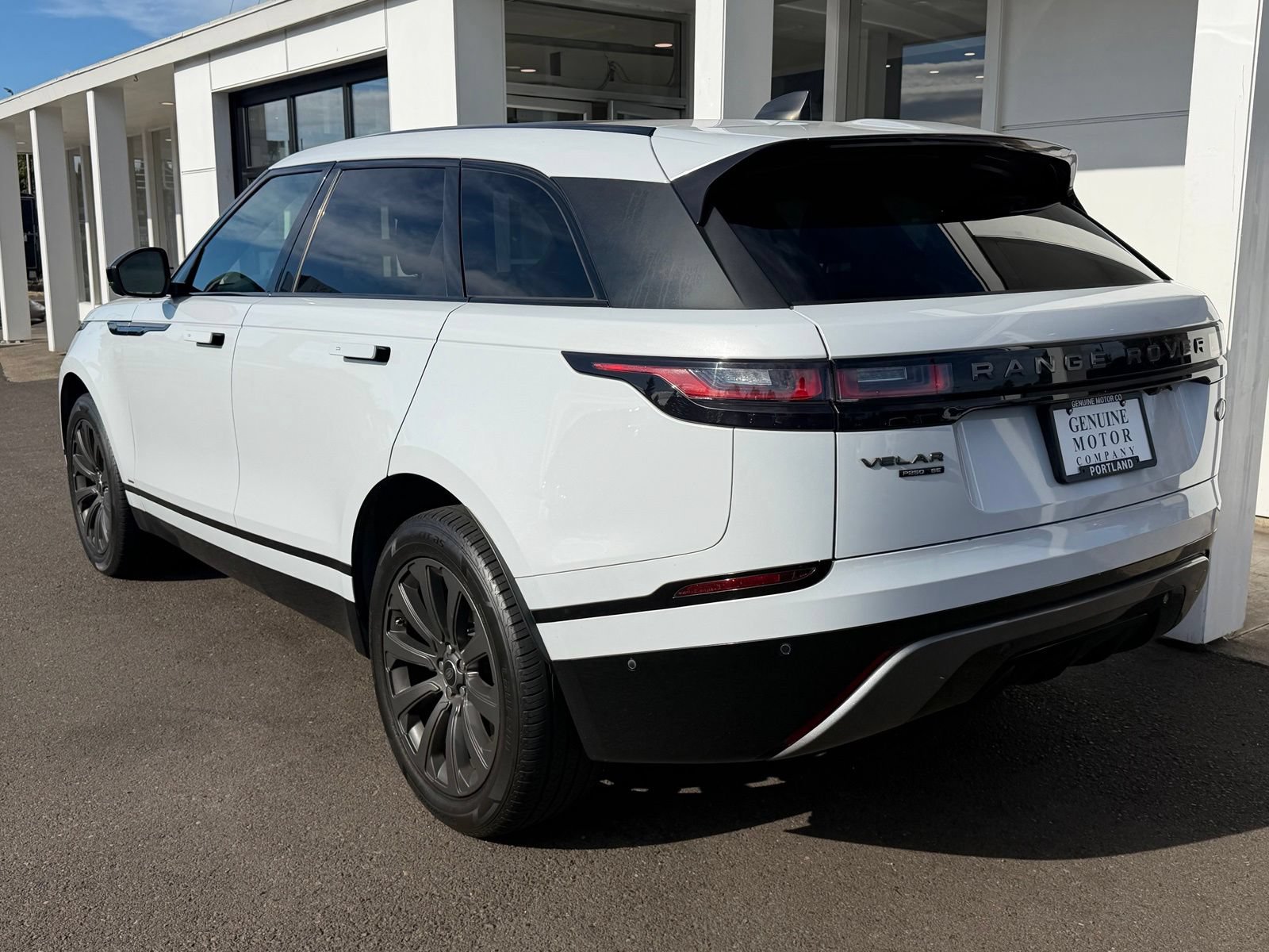 Used 2018 Land Rover Range Rover Velar R-Dynamic SE AWD/4WD image 3