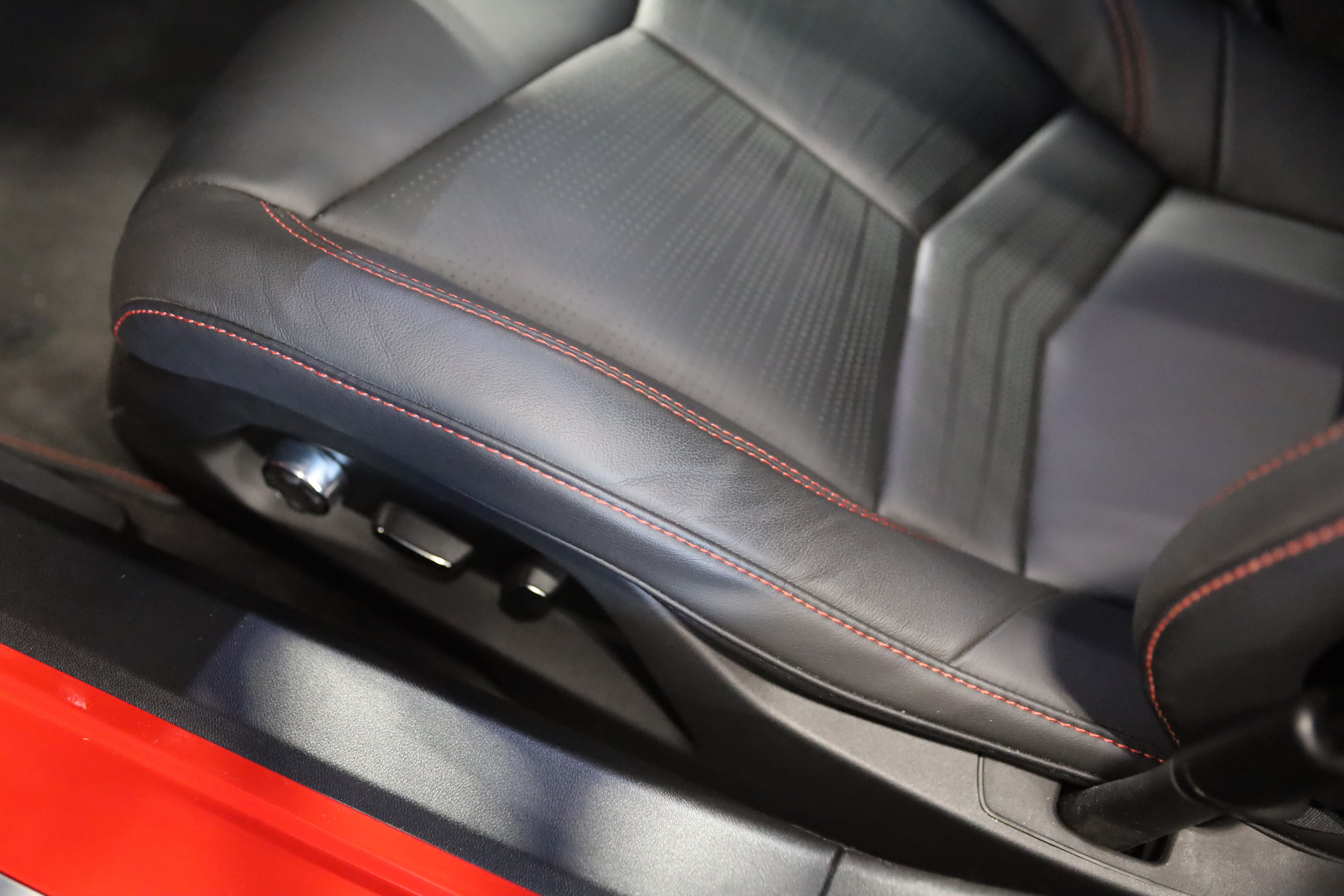 Used 2024 Chevrolet Corvette Stingray Premium Cpe w/ Z51 Performance Package RWD image 19
