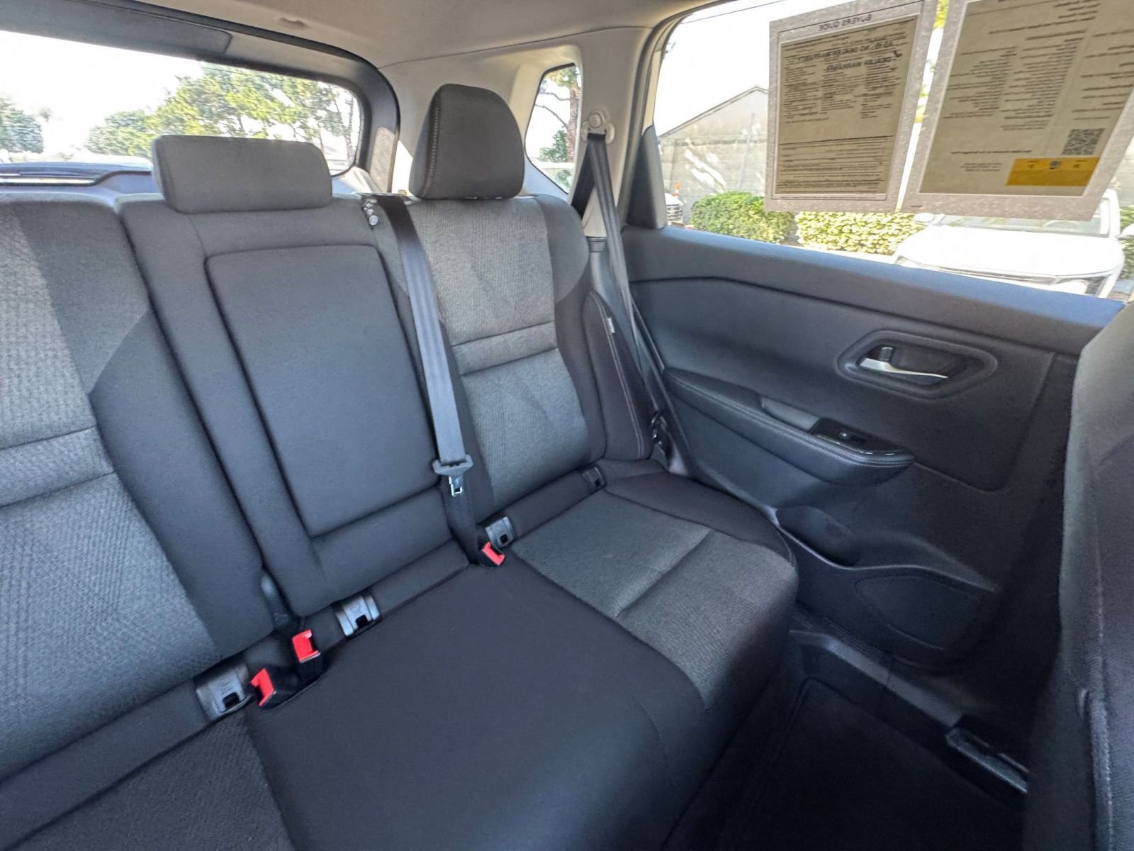 Used 2025 Nissan Rogue SV FWD image 39