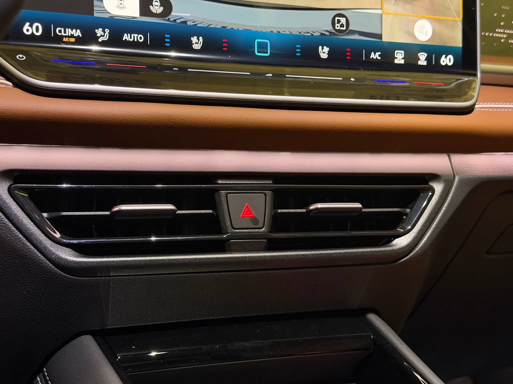 New 2026 Volkswagen Tiguan SEL R-Line AWD/4WD image 18