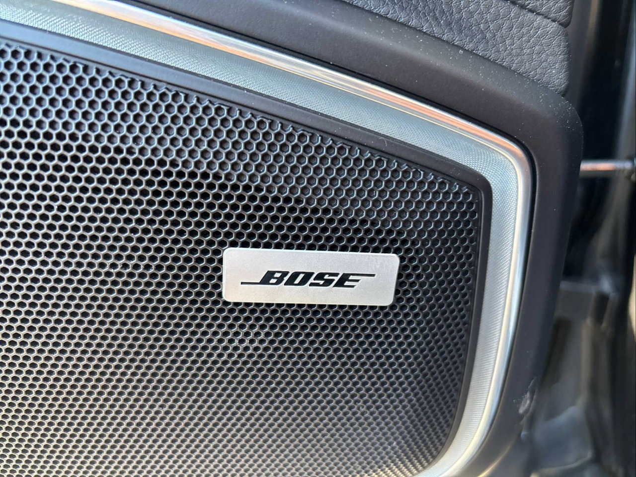 Used 2018 Porsche Panamera 4 image 17