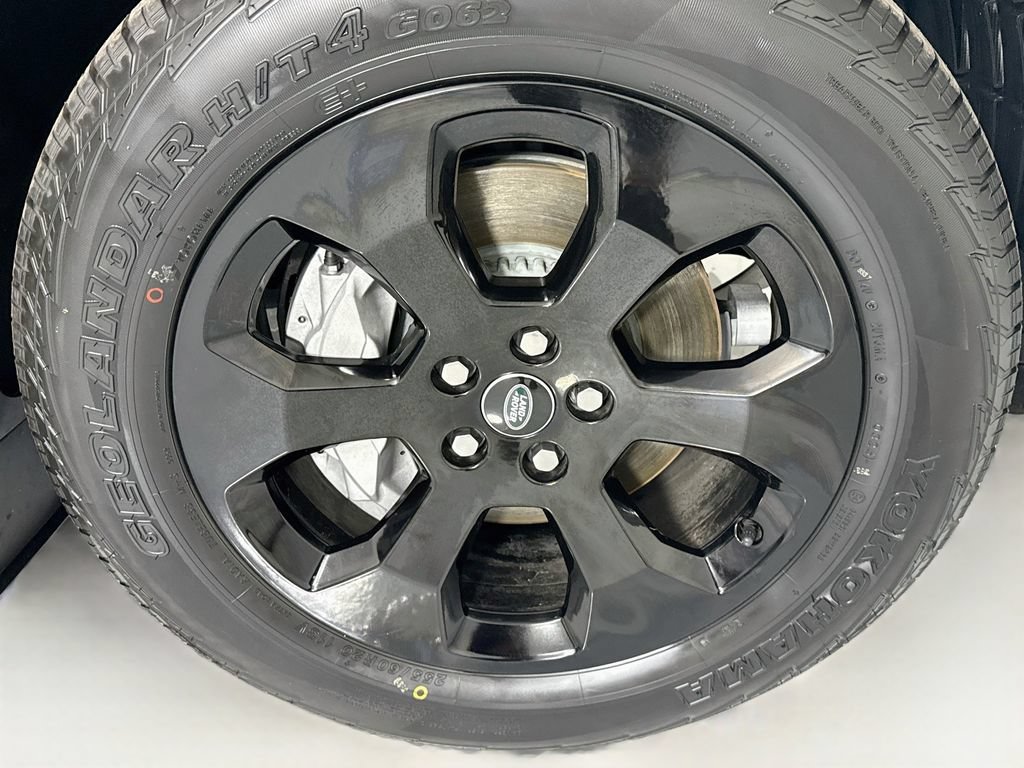 Used 2024 Land Rover Defender 110 S AWD/4WD image 32