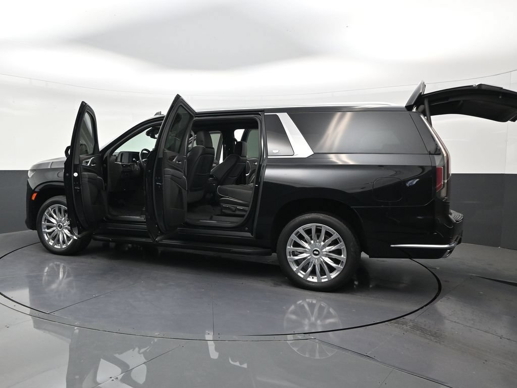 Used 2023 Cadillac Escalade ESV Premium Luxury AWD/4WD image 31