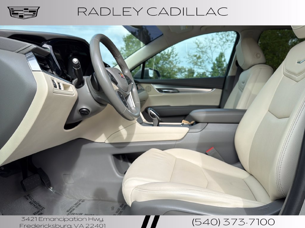 Used 2018 Cadillac XT5 Luxury w/ Driver Awareness Package AWD/4WD image 3