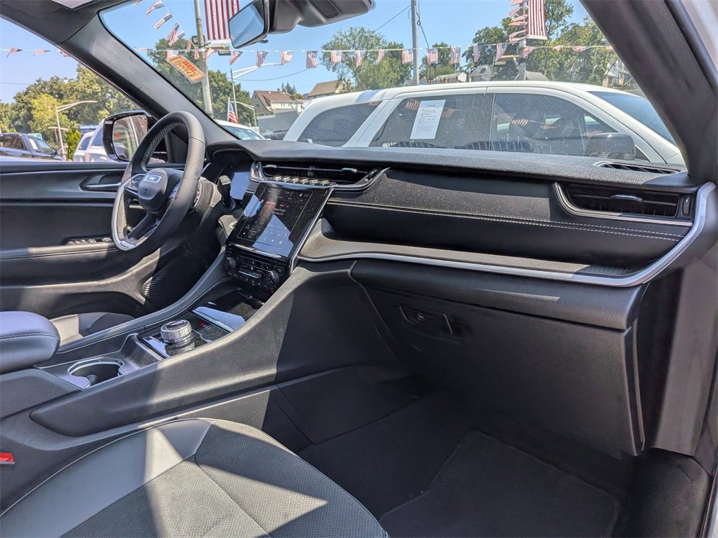 Used 2025 Jeep Grand Cherokee L Altitude image 26