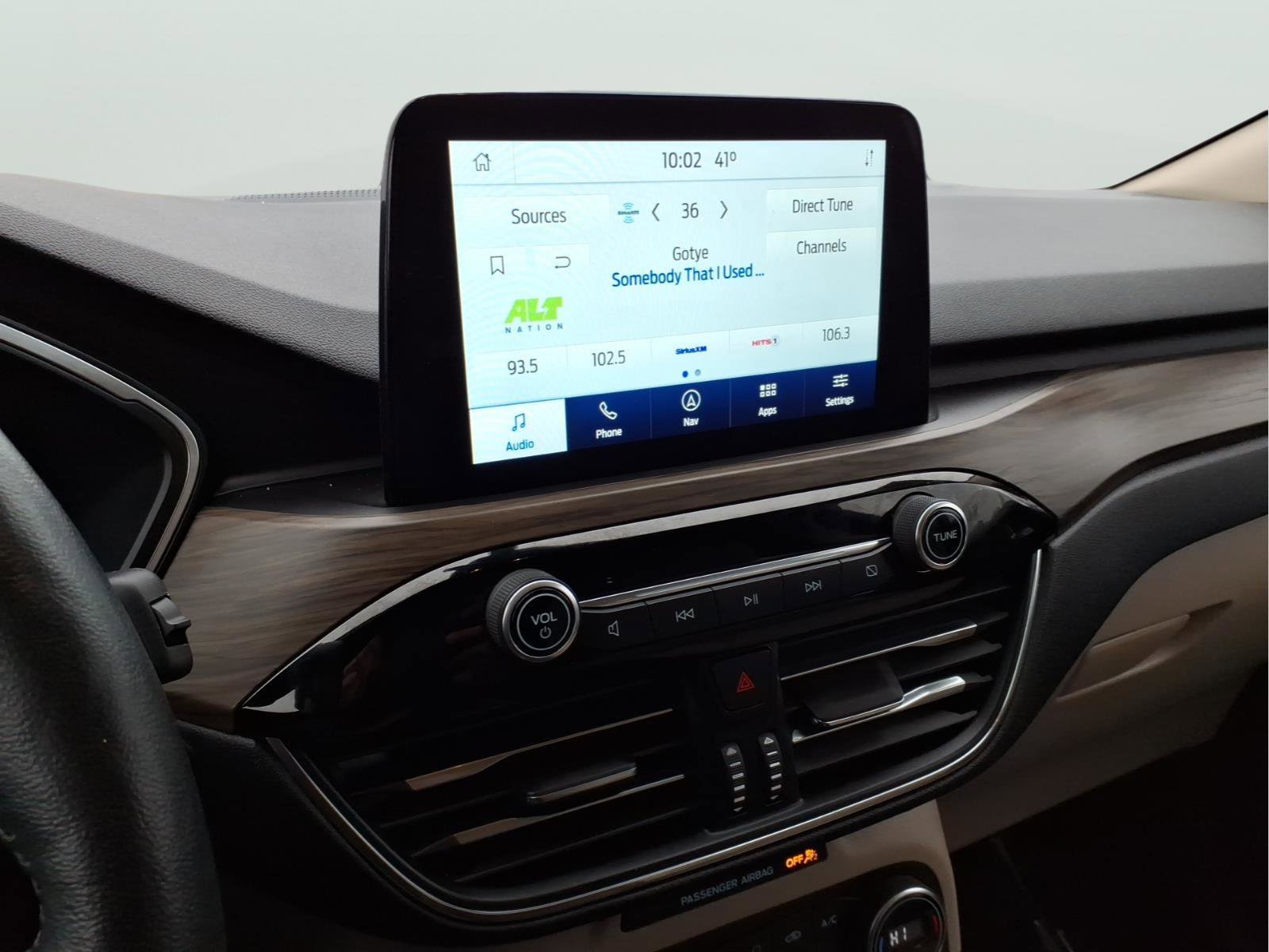 Used 2020 Ford Escape Titanium image 17