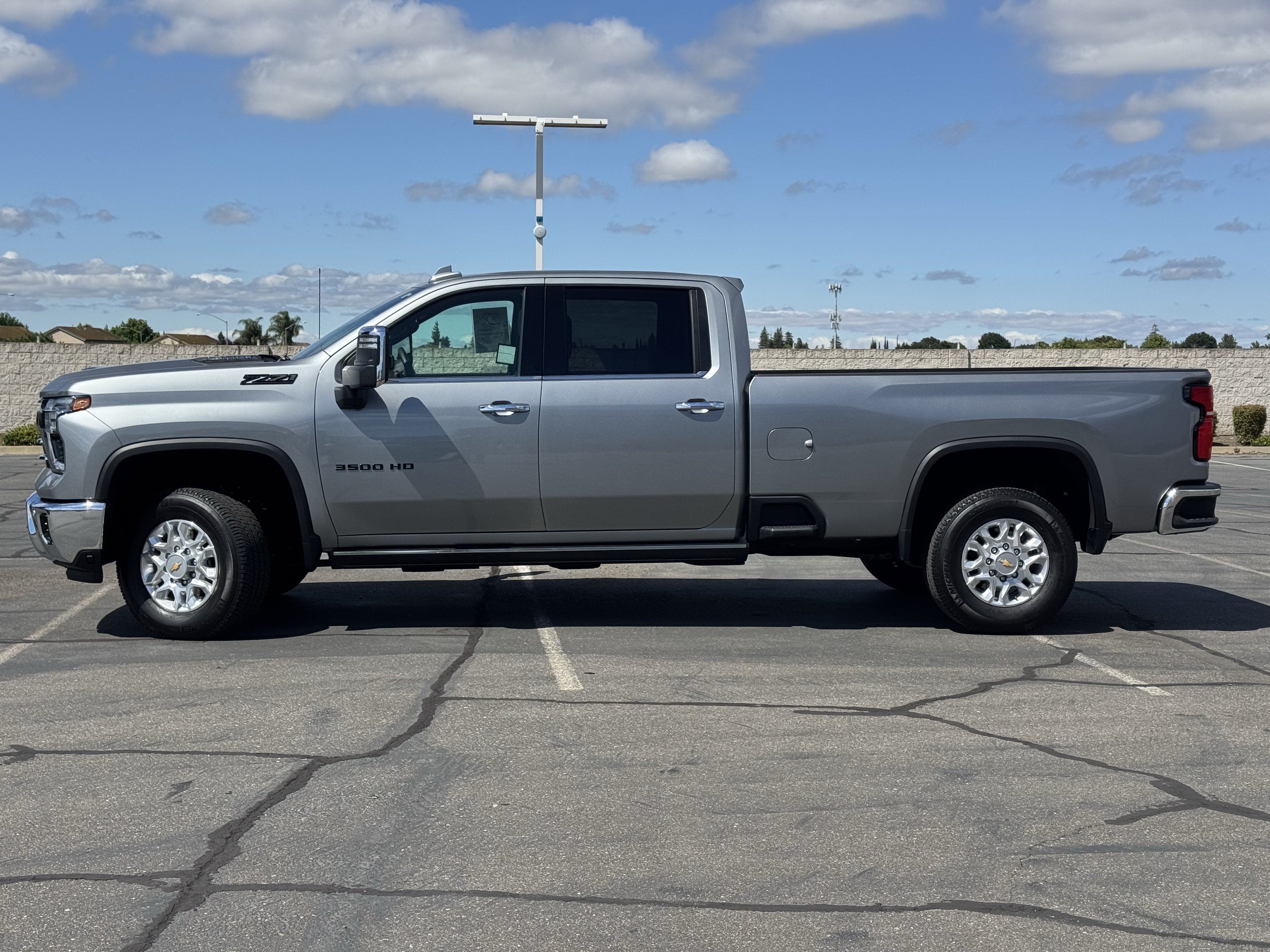 Certified 2025 Chevrolet Silverado 3500 LTZ w/ LTZ Convenience Package AWD/4WD image 4