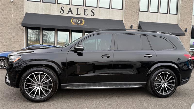 Used 2023 Mercedes-Benz GLS 450 4MATIC w/ AMG Line Exterior image 2