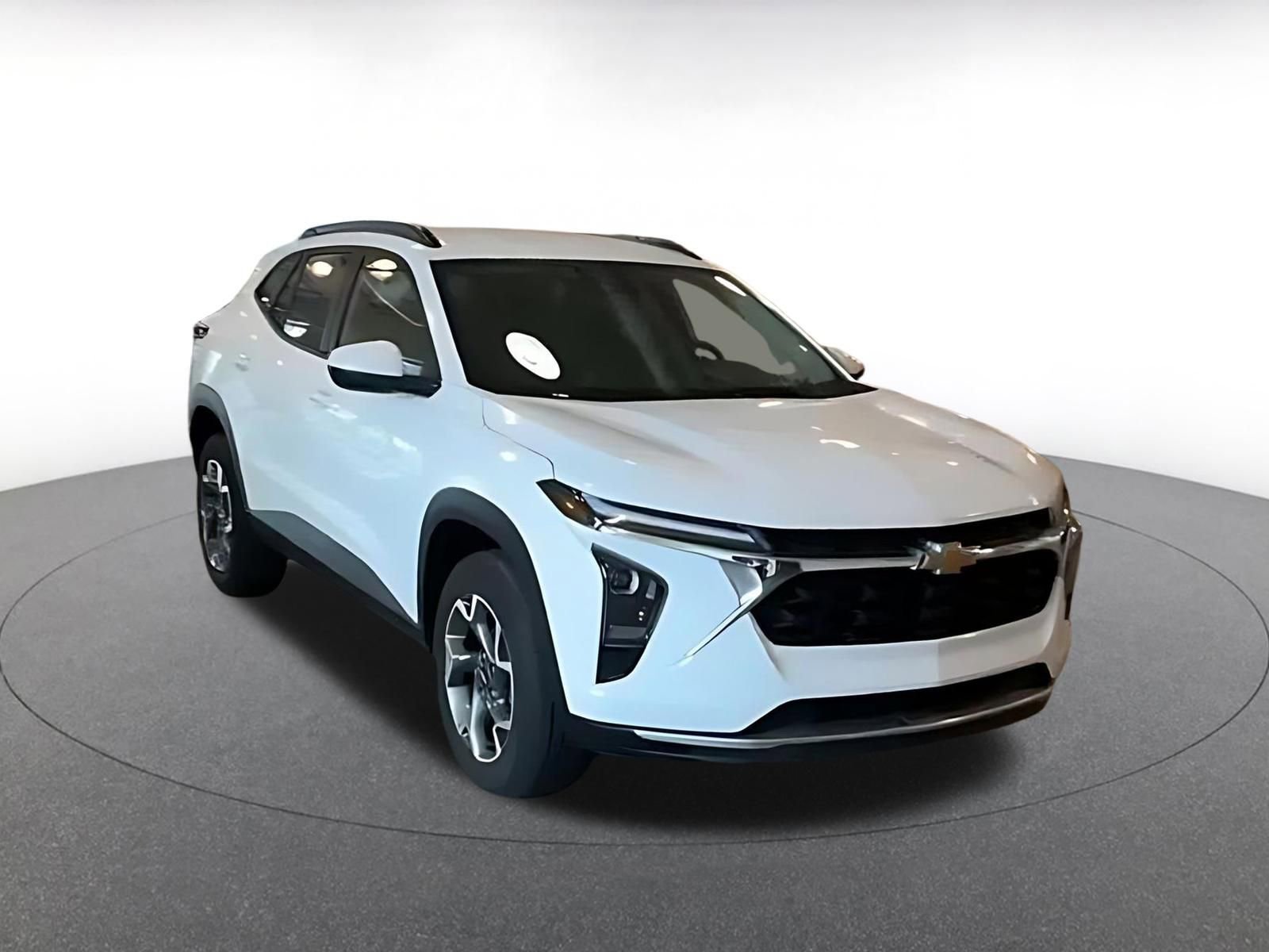 Used 2025 Chevrolet Trax LT FWD image 3