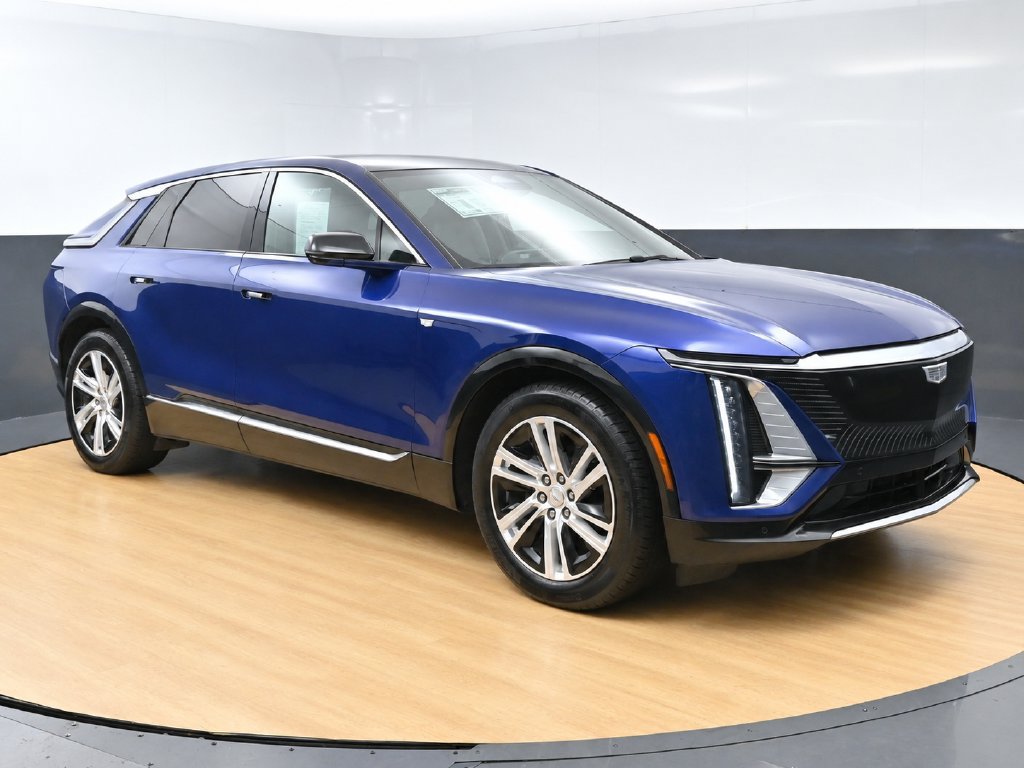 Used 2024 Cadillac Lyriq Tech RWD image 3