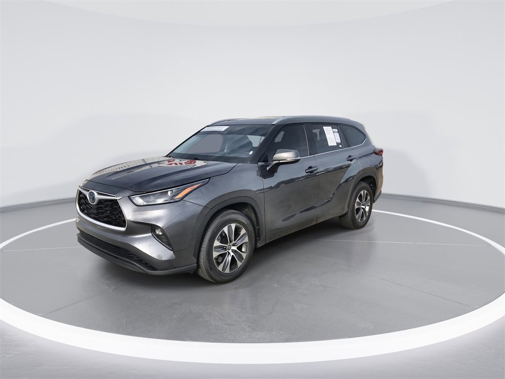 Used 2024 Toyota Highlander XLE image 4