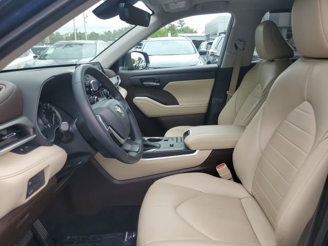 Used 2022 Toyota Highlander XLE FWD image 17