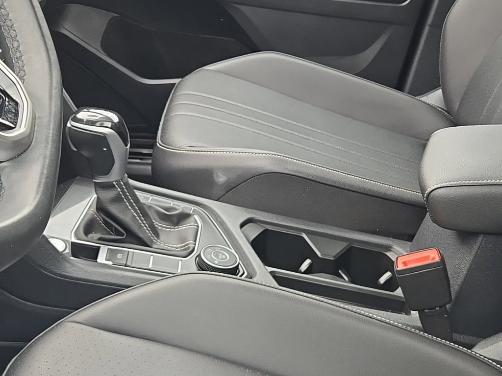 Used 2024 Volkswagen Tiguan SE R-Line image 18