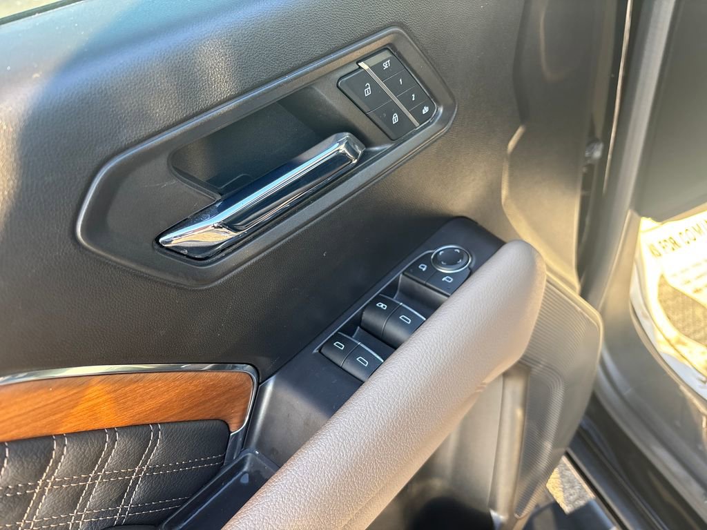 Used 2023 GMC Canyon Denali w/ Denali Black Edition image 16