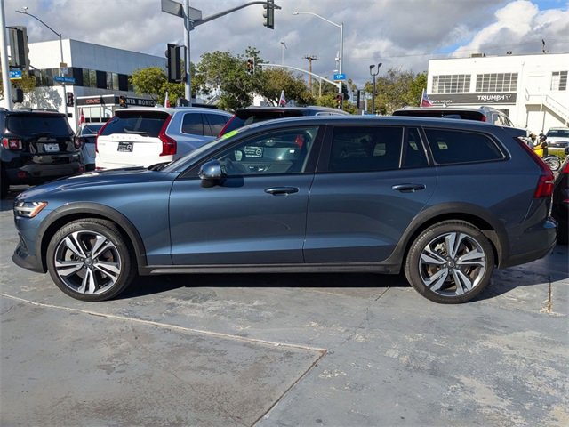 Used 2023 Volvo V60 B5 Cross Country Plus w/ Climate Package image 6