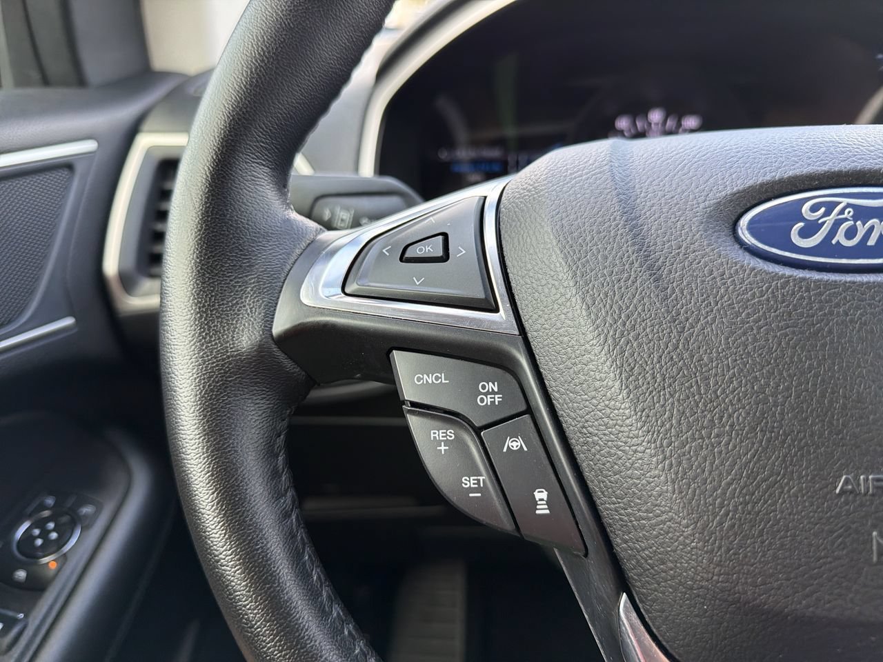Used 2020 Ford Edge SEL w/ Cargo Accessory Package FWD image 27