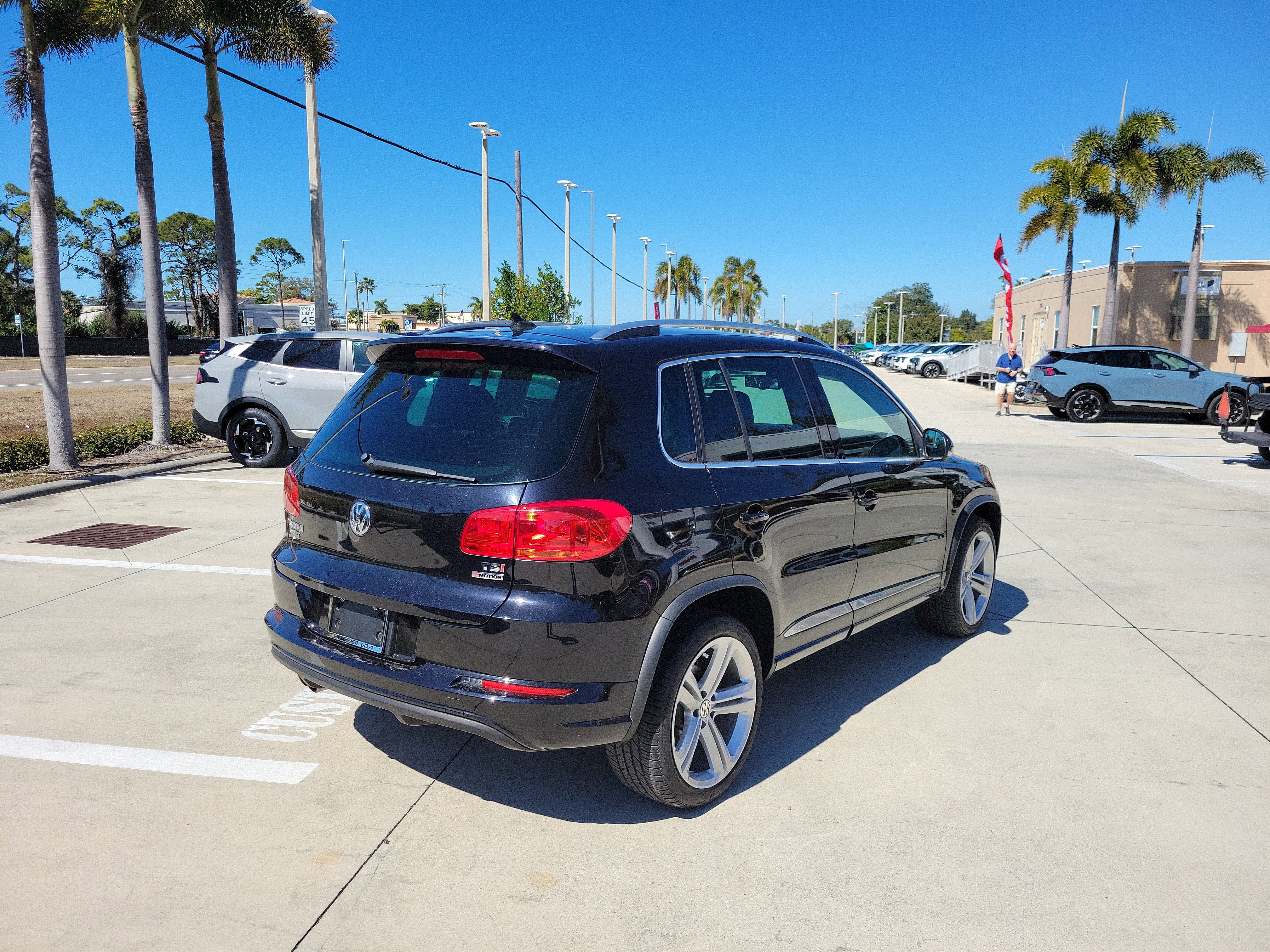 Used 2016 Volkswagen Tiguan R-Line image 4