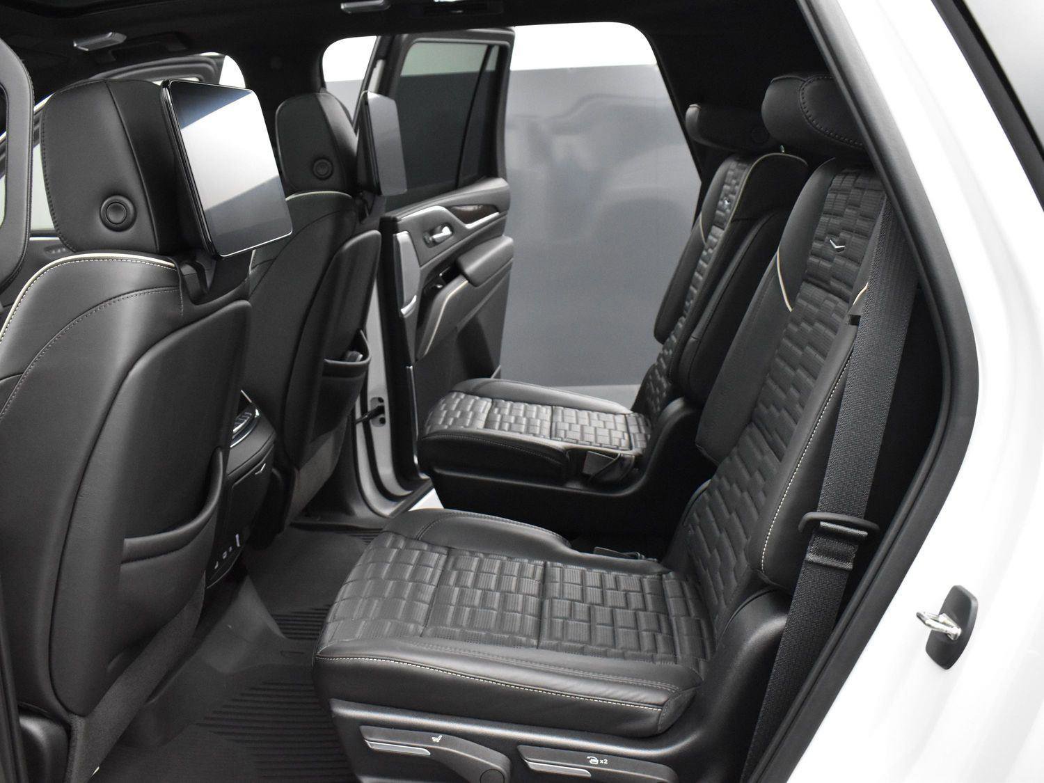Used 2023 Cadillac Escalade Sport Platinum w/ LPO, ONYX Package AWD/4WD image 32