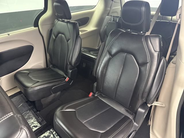 Used 2024 Chrysler Pacifica Touring-L FWD image 40