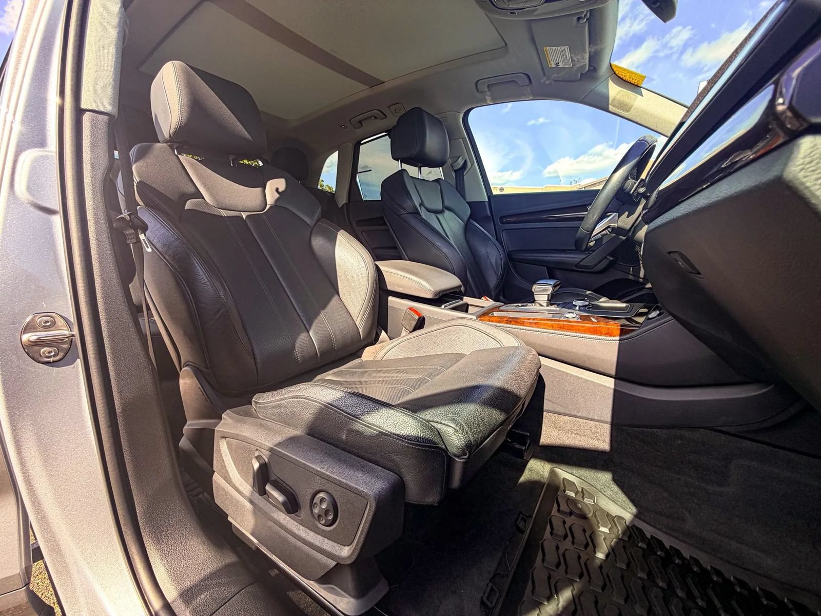 Used 2019 Audi Q5 2.0T Premium Plus w/ Premium Plus Package AWD/4WD image 16