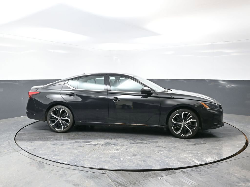 Used 2024 Nissan Altima 2.5 SR image 3