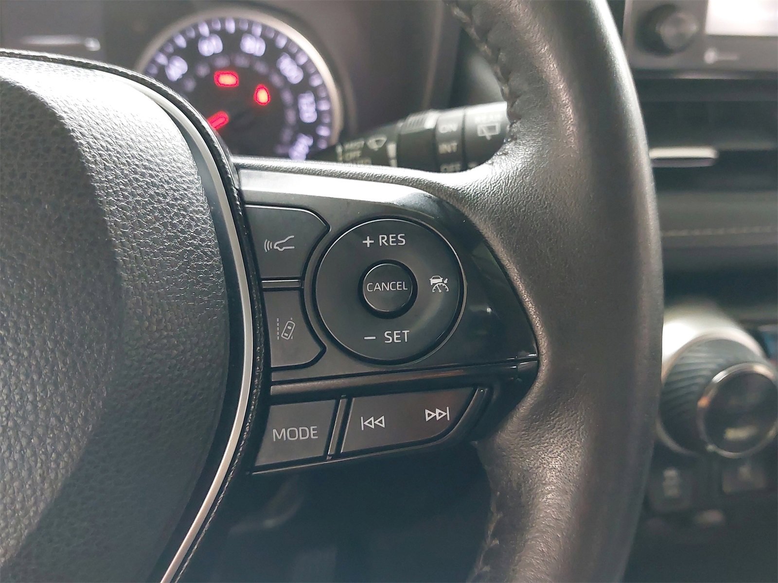 Used 2021 Toyota RAV4 XLE Premium image 18