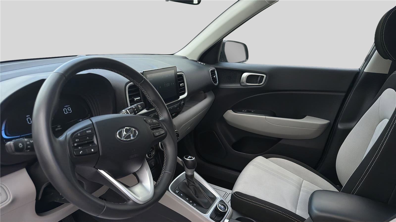 Used 2025 Hyundai Venue SEL FWD image 16